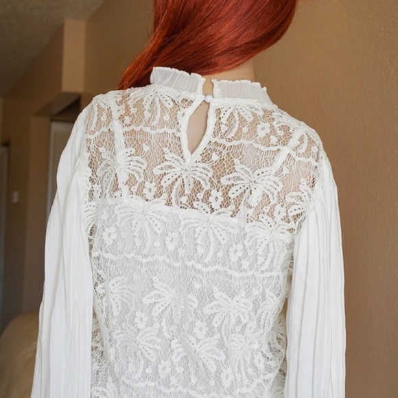 Palm Tree Lace Blouse - Picture 5 of 5